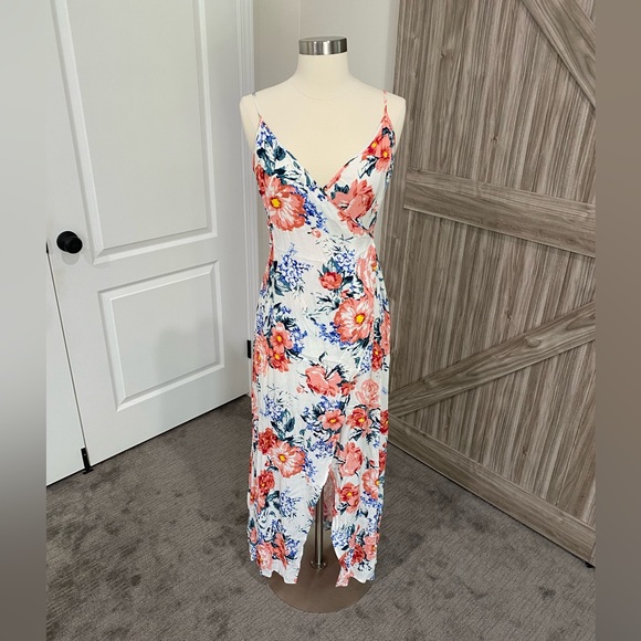 MinkPink White Floral Maxi Dress - Picture 5 of 14